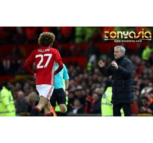 Mourinho Yakin Fellaini Akan Bertahan di Old Trafford | Judi Online Indonesia